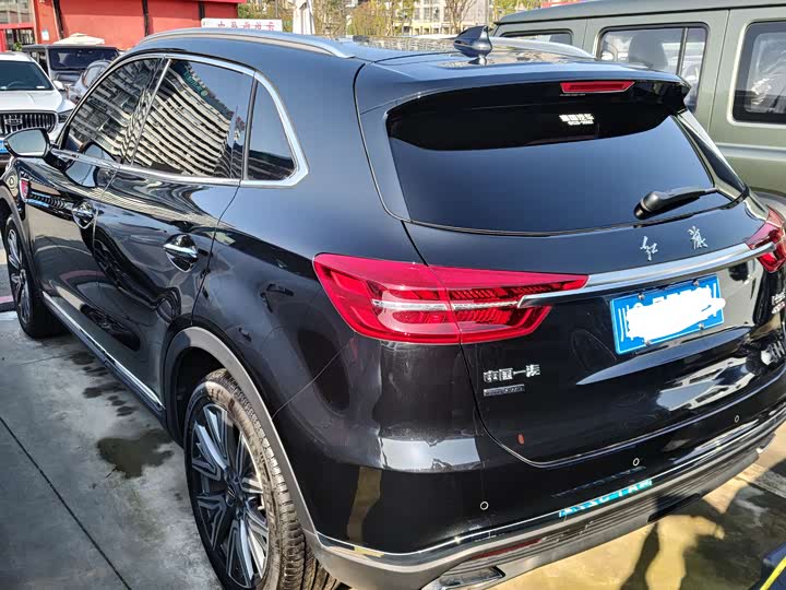 Фото 17 - Hongqi HS5