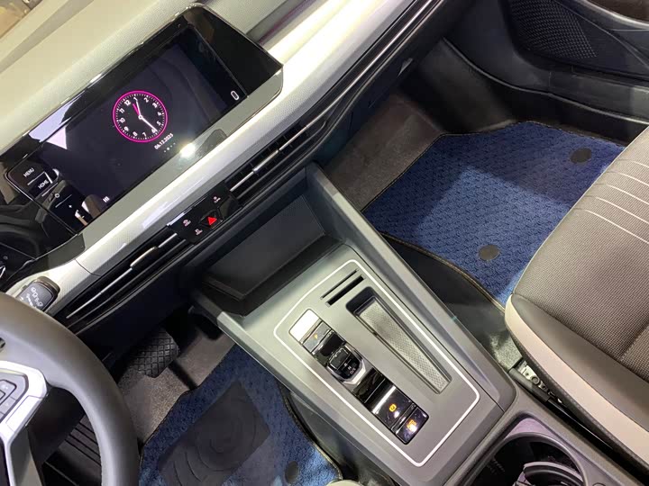 Фото 14 - Volkswagen Golf