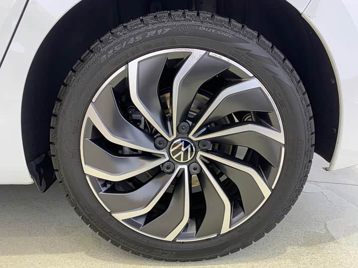 Фото 20 - Volkswagen Golf