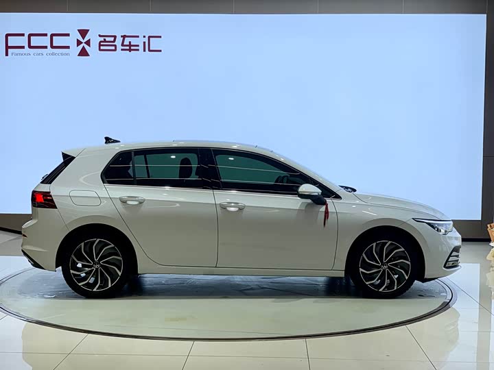 Фото 4 - Volkswagen Golf