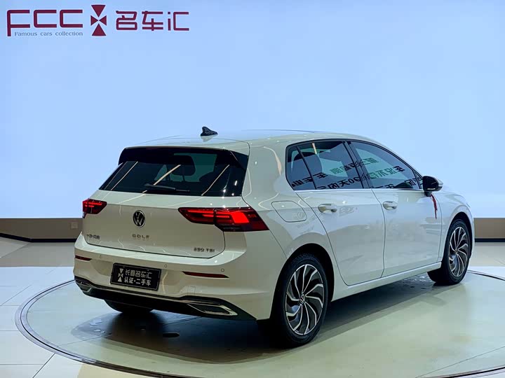 Фото 5 - Volkswagen Golf