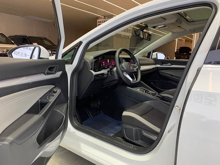 Фото 8 - Volkswagen Golf