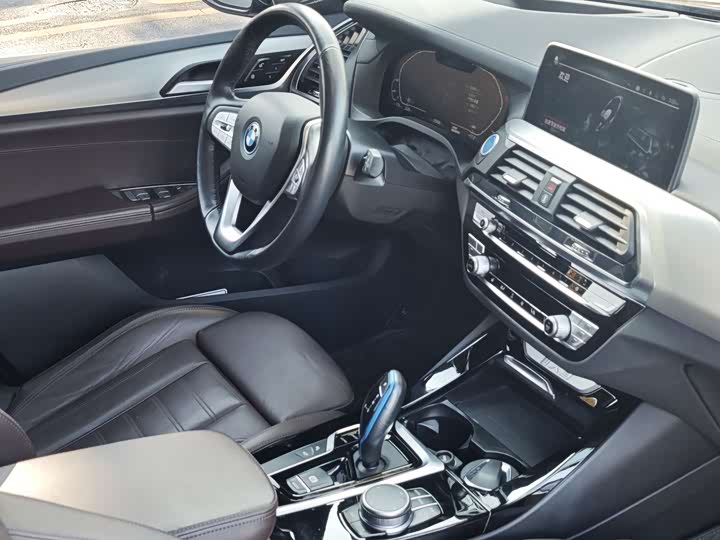 Фото 13 - BMW iX3