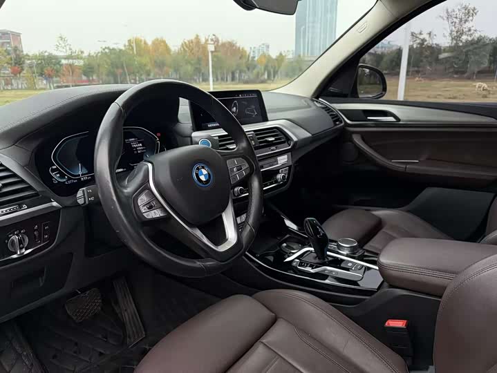 Фото 14 - BMW iX3