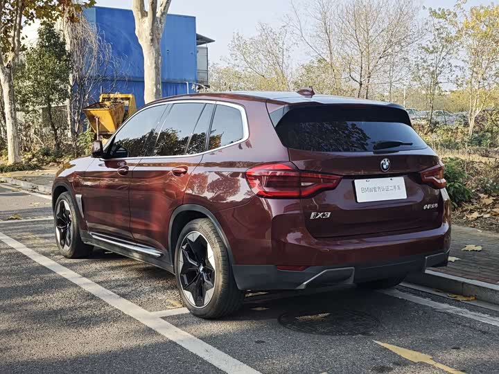 Фото 8 - BMW iX3