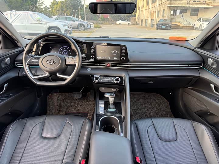 Фото 10 - Hyundai Elantra N line