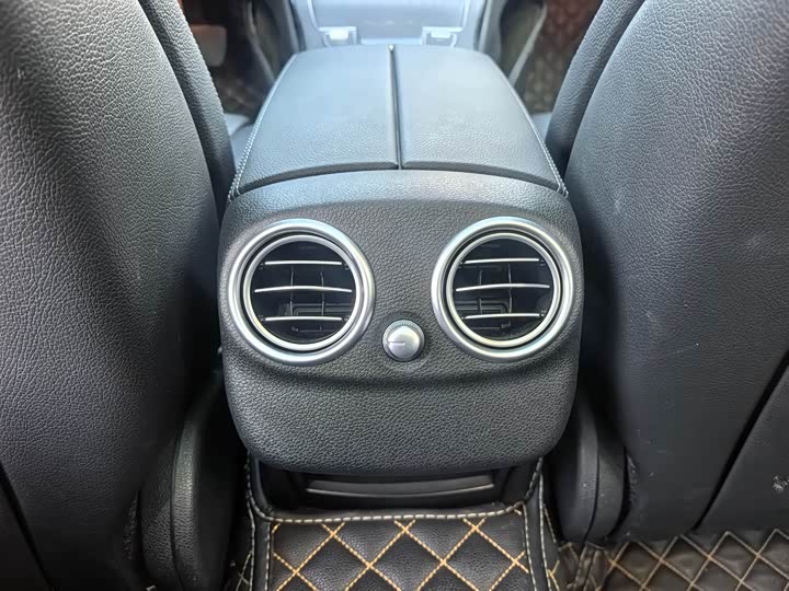 Фото 13 - Mercedes-Benz C-Class