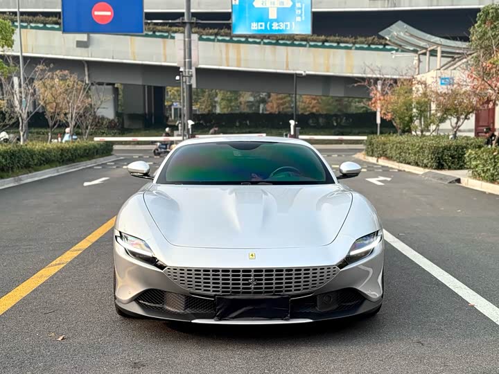 Фото 1 - Ferrari Roma