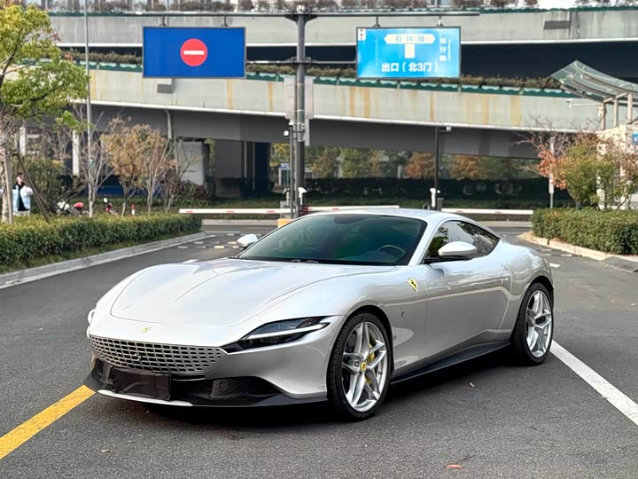 Фото 2 - Ferrari Roma