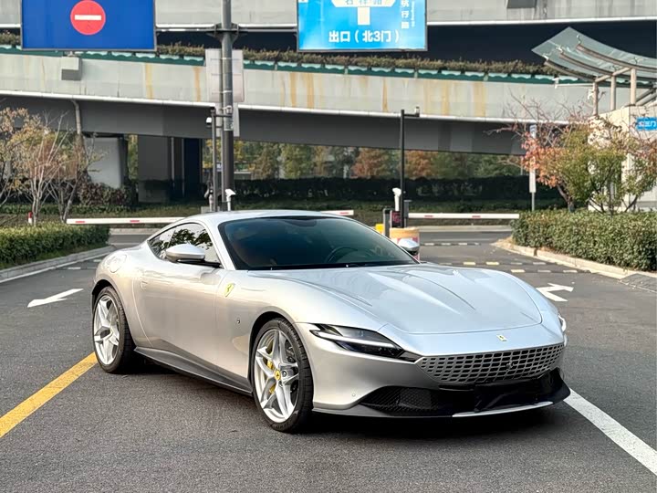 Фото 3 - Ferrari Roma