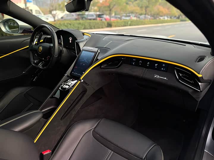 Фото 6 - Ferrari Roma