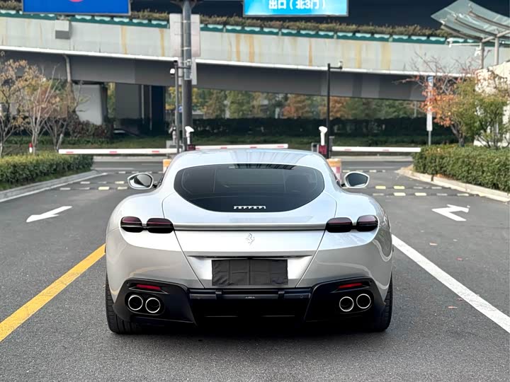 Фото 8 - Ferrari Roma