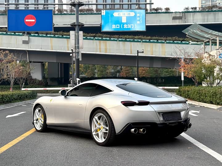 Фото 9 - Ferrari Roma