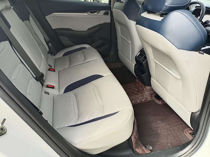 Фото 8 - Geely Preface