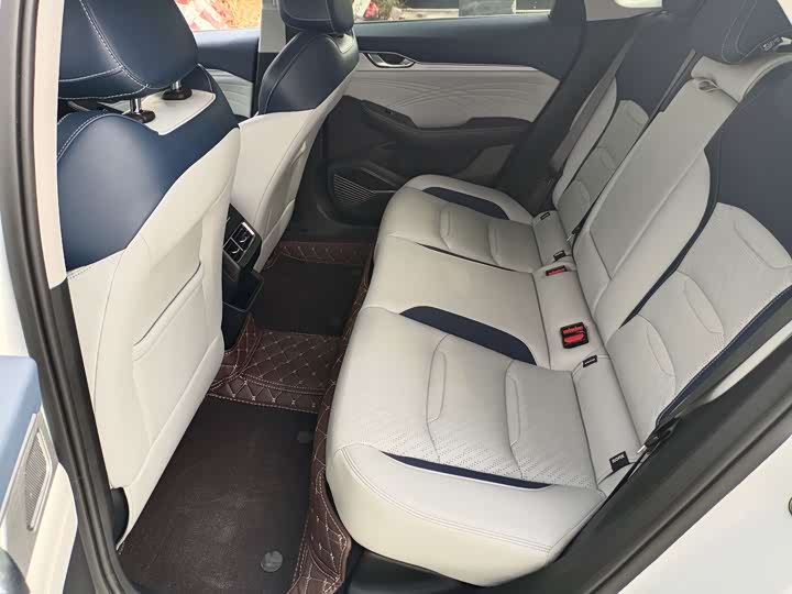 Фото 9 - Geely Preface