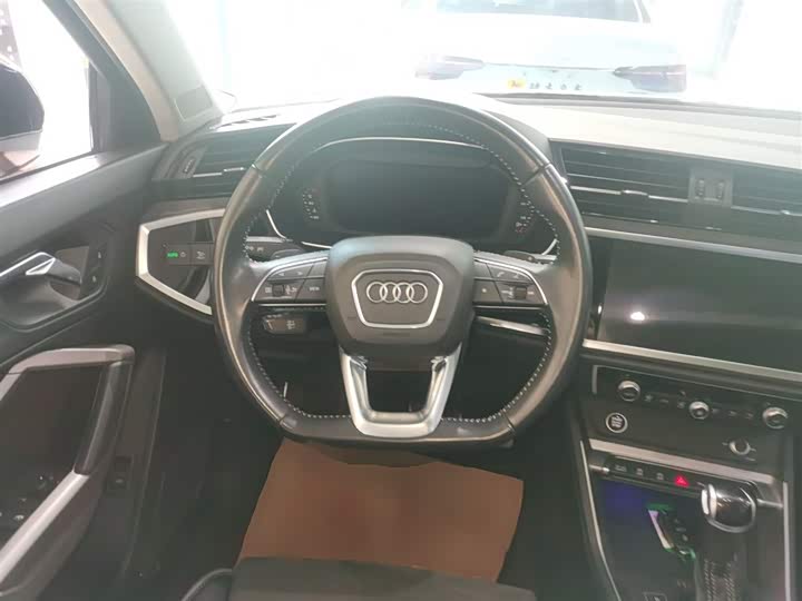 Фото 11 - Audi Q3