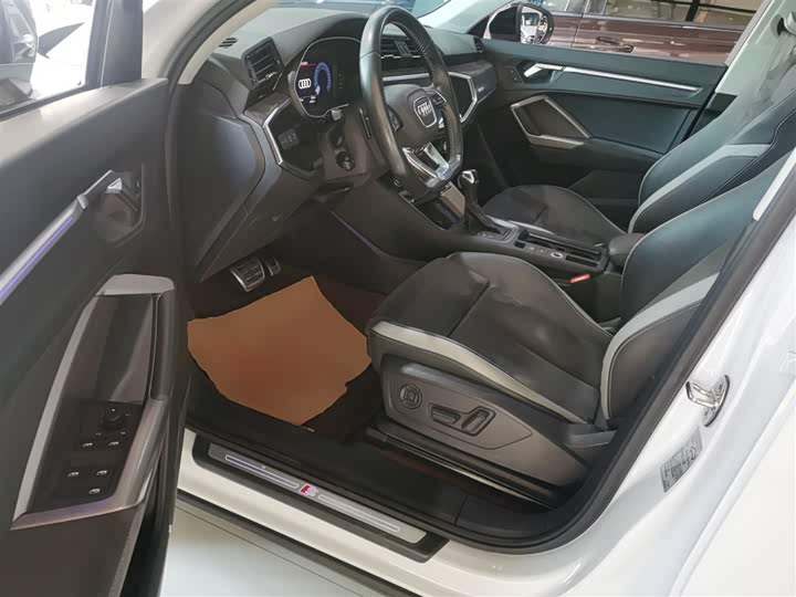 Фото 15 - Audi Q3