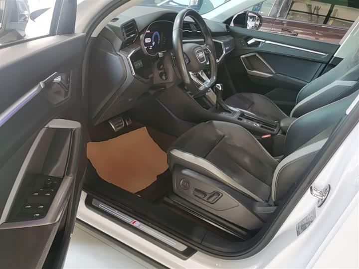 Фото 16 - Audi Q3