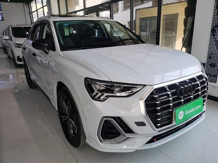 Фото 4 - Audi Q3