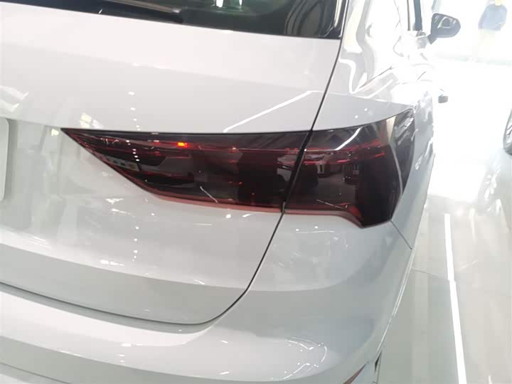 Фото 8 - Audi Q3