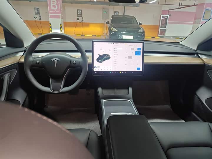 Фото 10 - Tesla Model 3