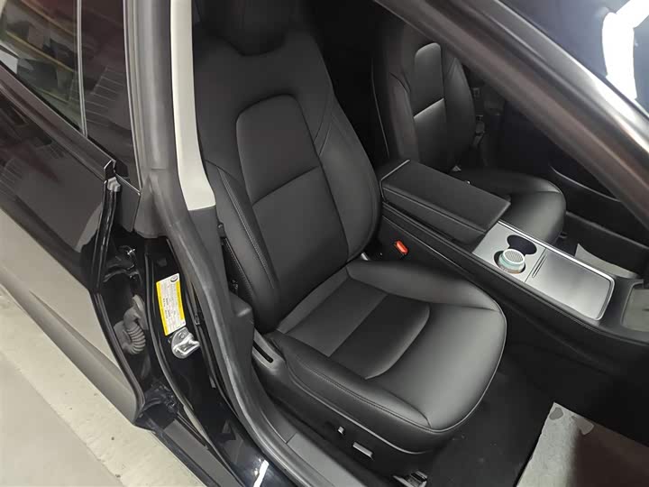 Фото 25 - Tesla Model 3