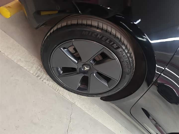 Фото 26 - Tesla Model 3