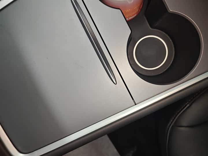 Фото 9 - Tesla Model 3