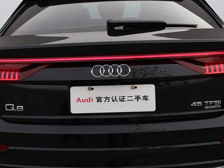 Фото 16 - Audi Q8