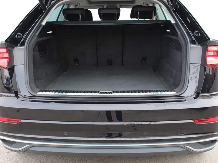 Фото 6 - Audi Q8