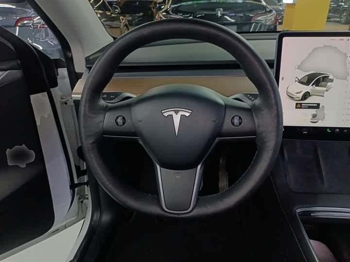Фото 11 - Tesla Model Y