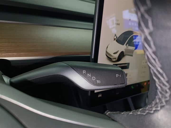 Фото 14 - Tesla Model Y