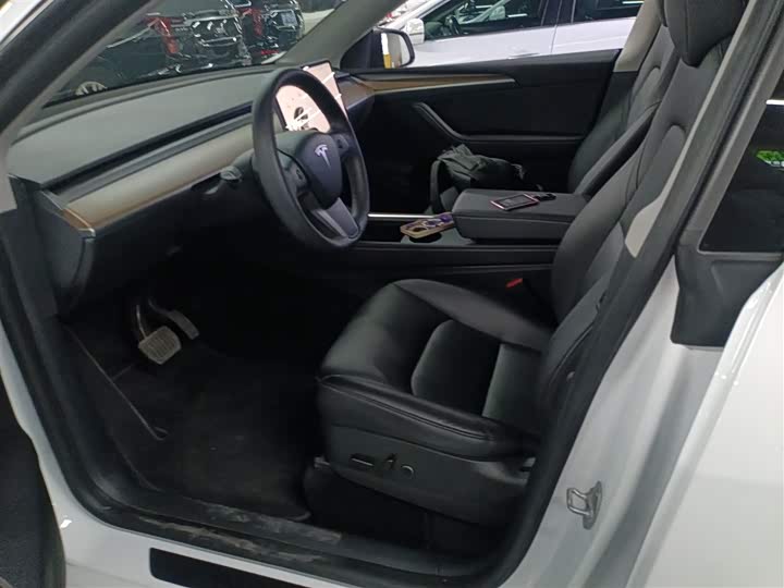 Фото 15 - Tesla Model Y