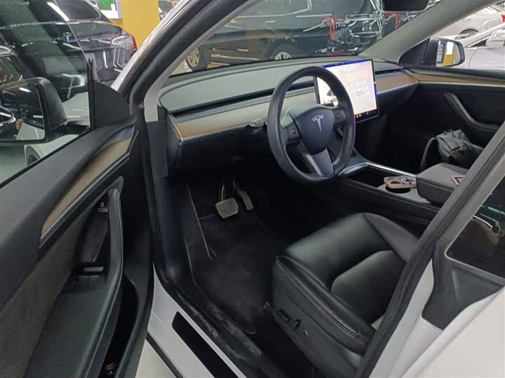 Фото 16 - Tesla Model Y