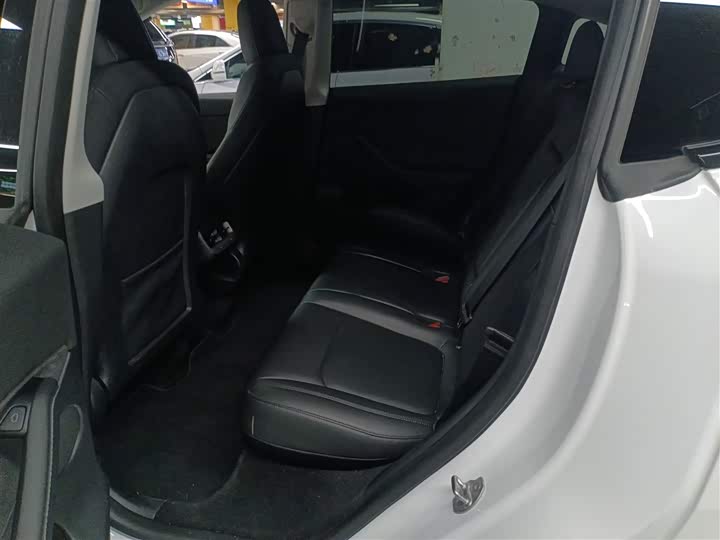 Фото 17 - Tesla Model Y