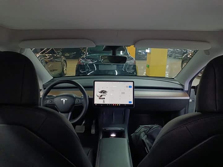 Фото 18 - Tesla Model Y