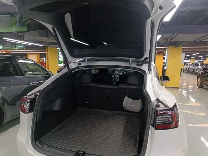 Фото 19 - Tesla Model Y