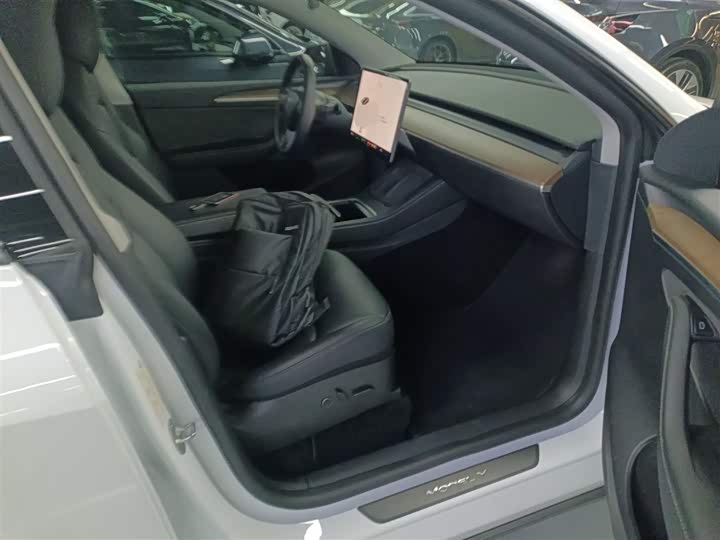 Фото 25 - Tesla Model Y