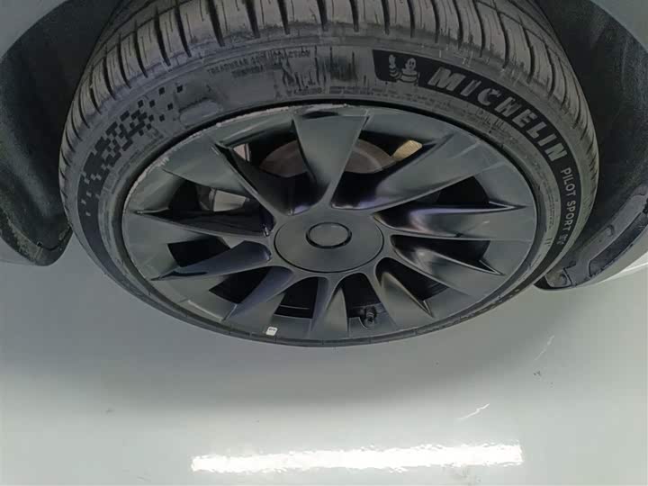 Фото 26 - Tesla Model Y