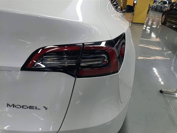 Фото 8 - Tesla Model Y