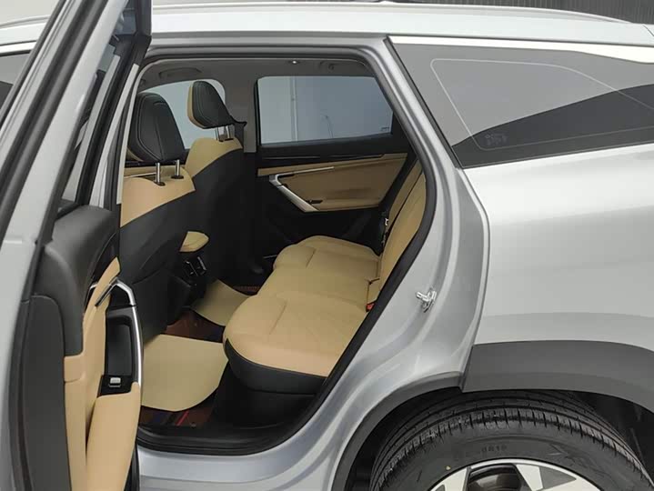 Фото 11 - Geely Atlas L