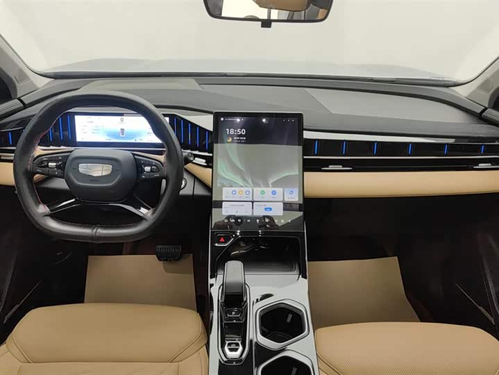 Фото 12 - Geely Atlas L