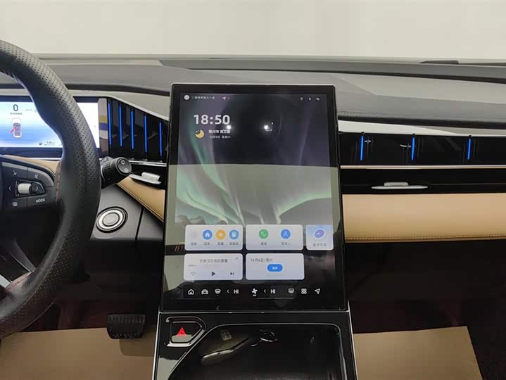 Фото 13 - Geely Atlas L