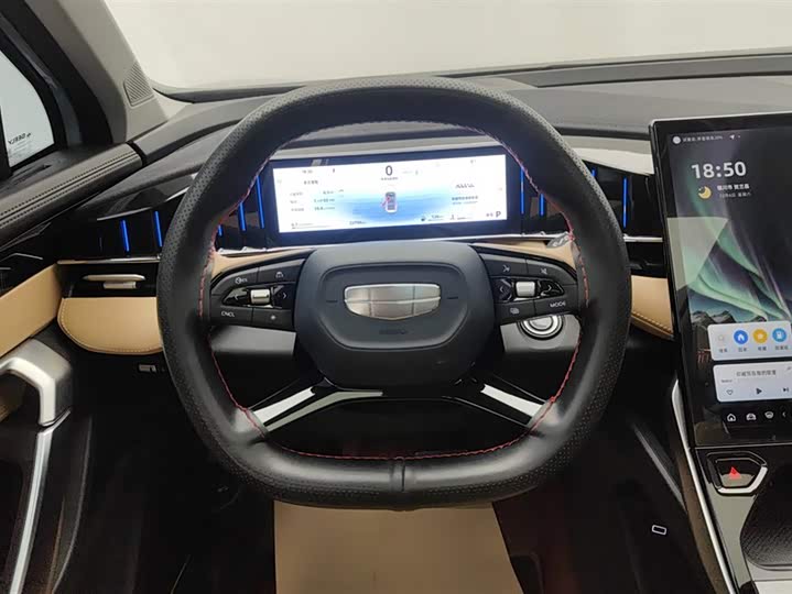 Фото 15 - Geely Atlas L