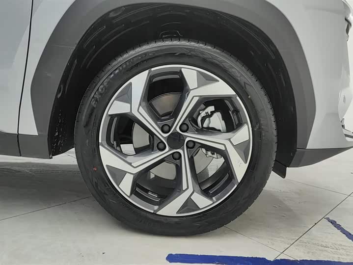 Фото 6 - Geely Atlas L