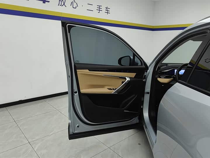 Фото 7 - Geely Atlas L