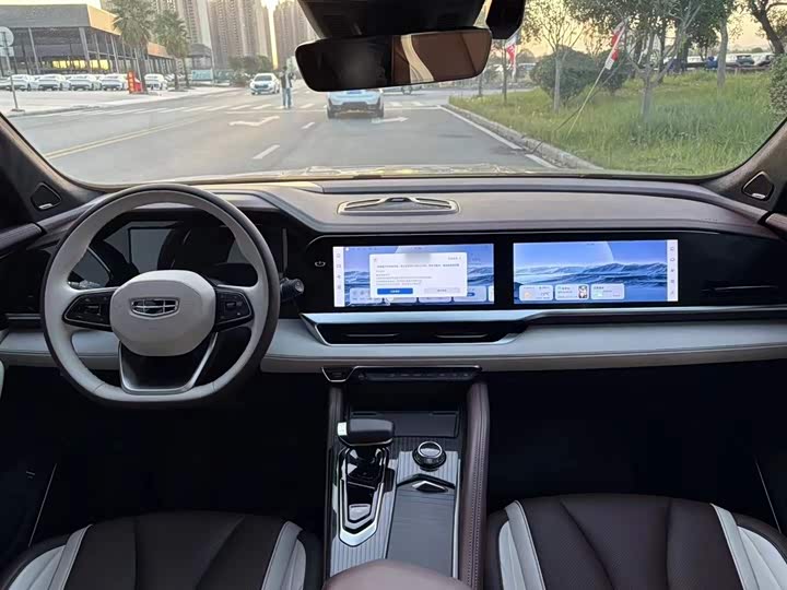 Фото 10 - Geely Monjaro