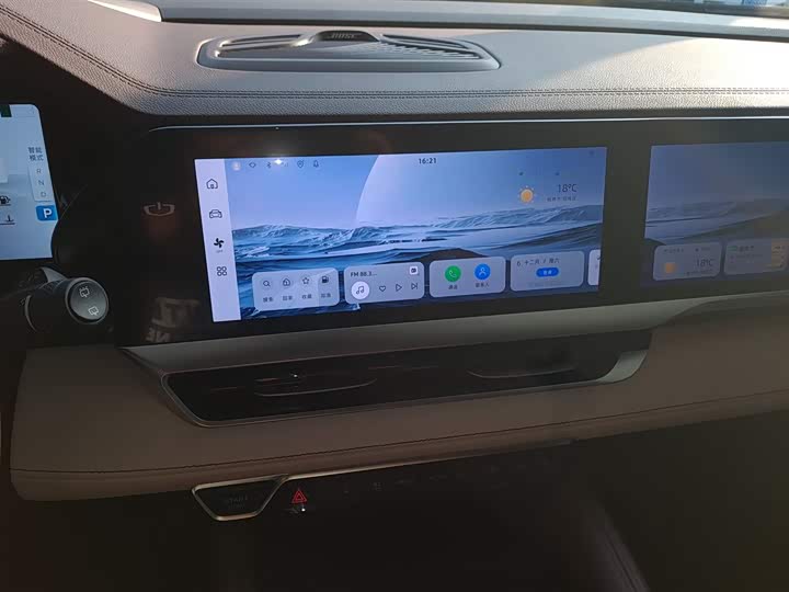 Фото 13 - Geely Monjaro