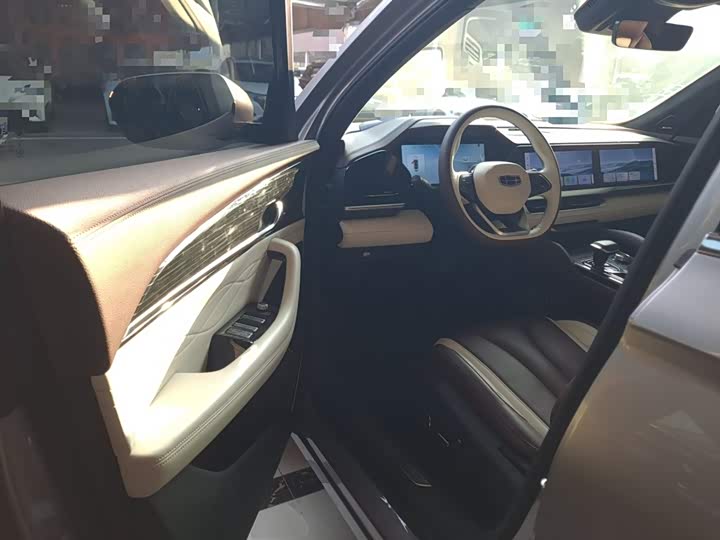 Фото 16 - Geely Monjaro