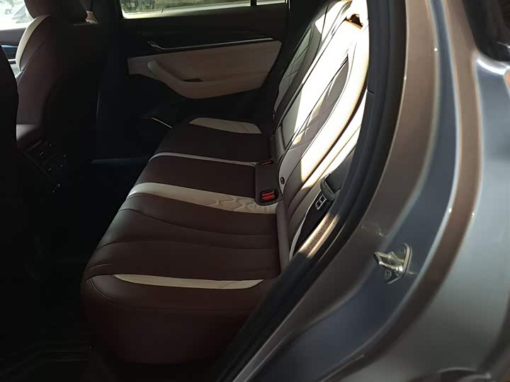 Фото 17 - Geely Monjaro